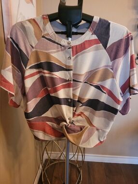 Reitmans Women's Top- Multicolor Abstract Design